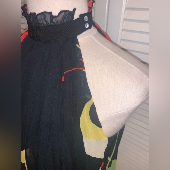 Jonathan Martin Black Floral Blouse - Picture 2 of 9